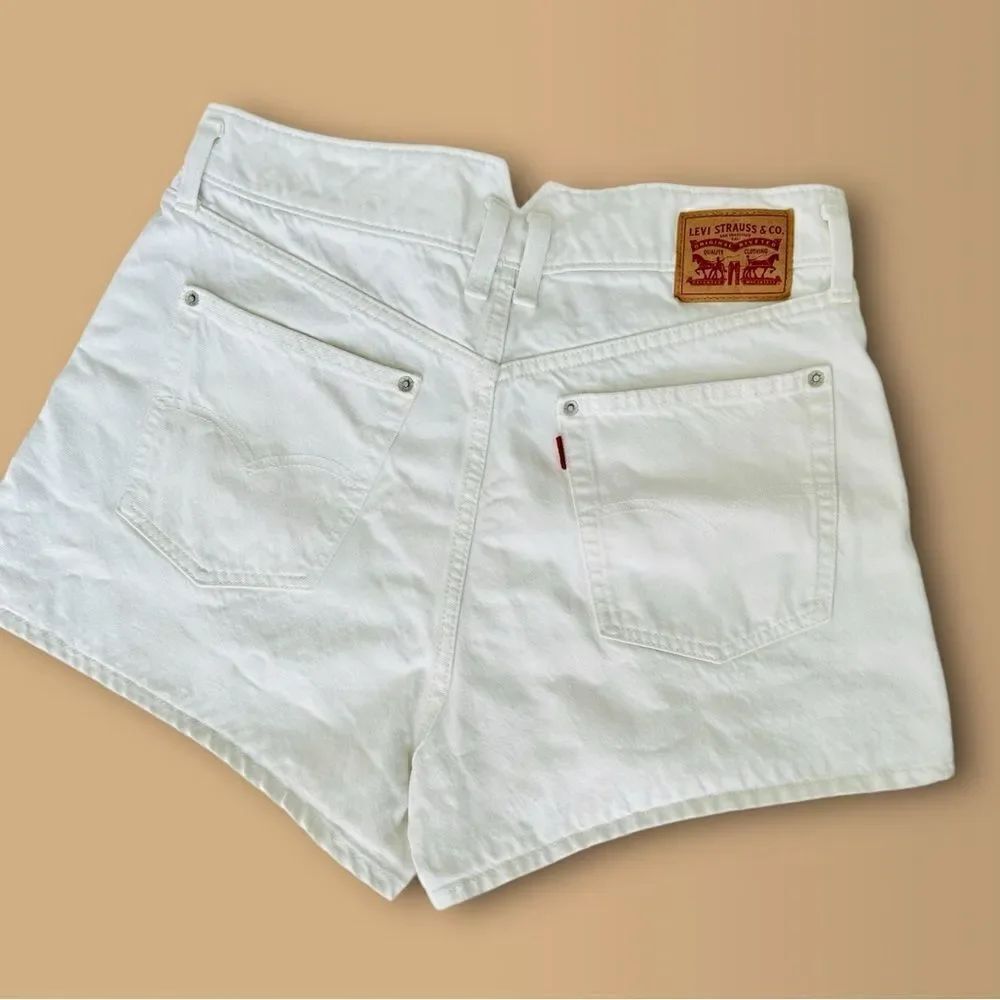 Vintage 90s Levi’s High Waisted Mom Shorts White Size 32